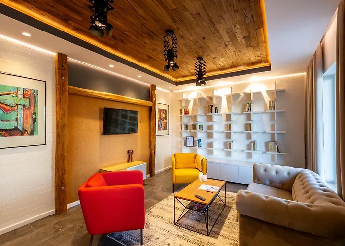 Alto & Free Private Parking