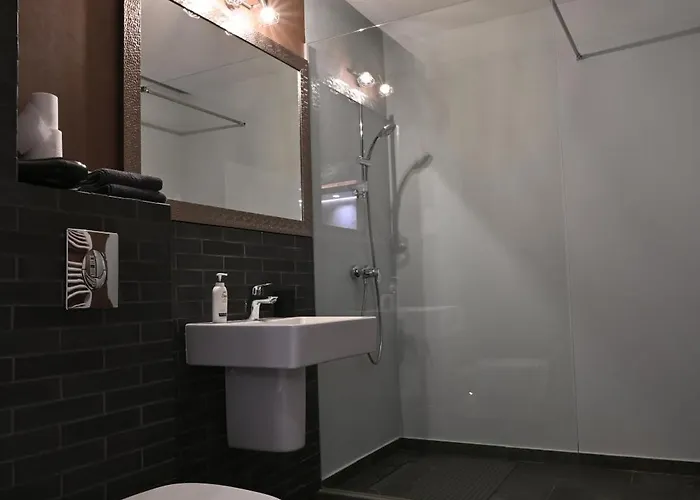 Alto & Free Private Parking *